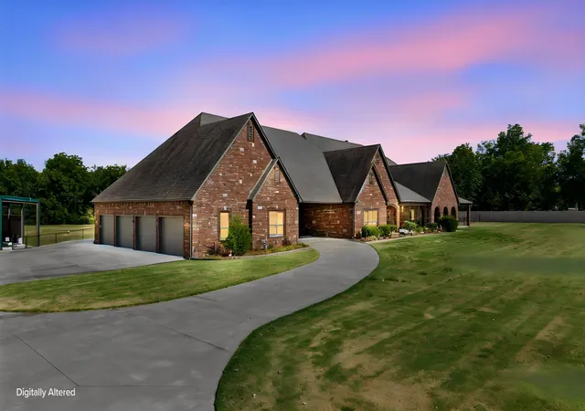 Photo 3 of Single family home for sale at 13351 S 241st Eastavenue, Coweta, OK 74429 | MLS# 2629257 | Listing updated on 2026-08-20