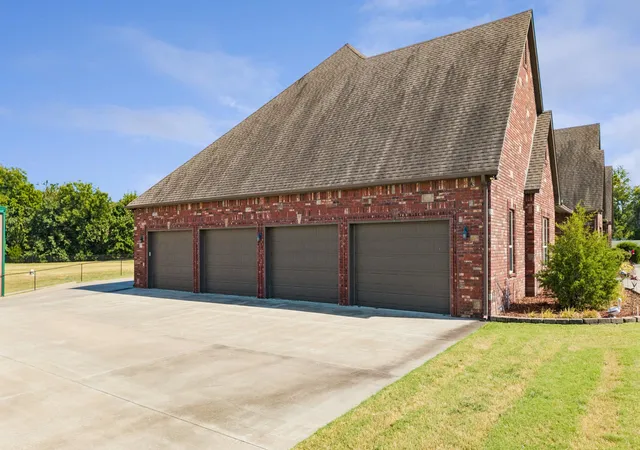 Photo 4 of Single family home for sale at 13351 S 241st Eastavenue, Coweta, OK 74429 | MLS# 2629257 | Listing updated on 2026-08-20
