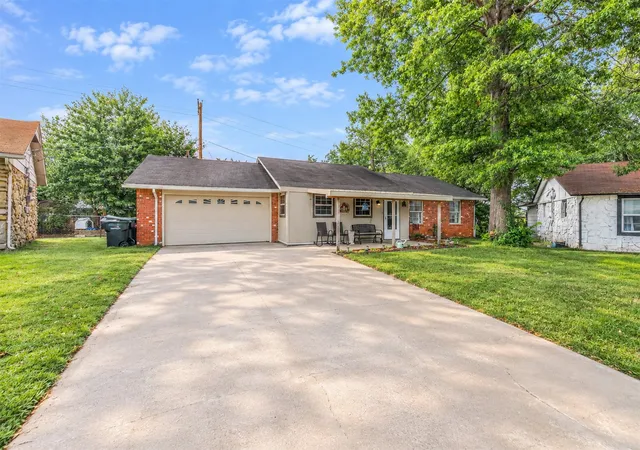 Photo 2 of Single family home for sale at 104 N Wortman Pl, Claremore, OK 74017 | MLS# 2629403 | Listing updated on 2026-09-28