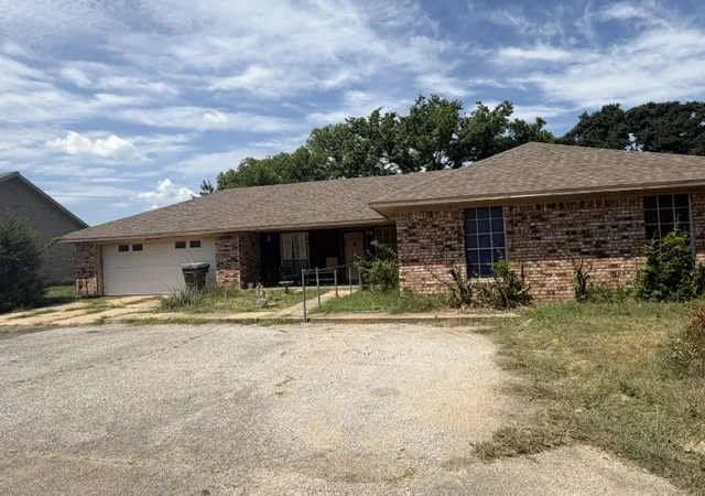 Photo 2 of Single family home for sale at 1204 John Rd, Ardmore, OK 73401 | MLS# 2629406 | Listing updated on 2026-08-25