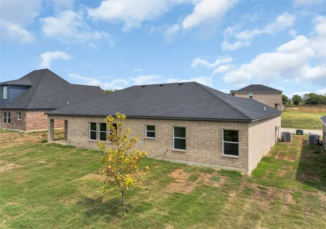 Photo 3 of Single family home for sale at 1917 Topaz, Pryor, OK 74361 | MLS# 2629408 | Listing updated on 2026-08-21