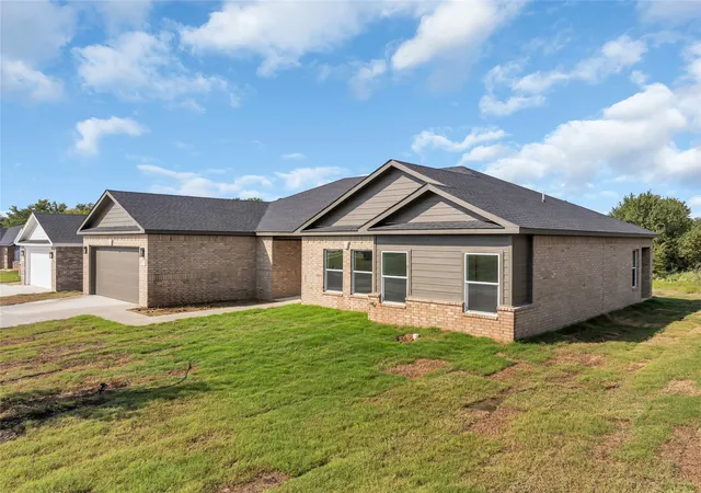 Photo 4 of Single family home for sale at 1917 Topaz, Pryor, OK 74361 | MLS# 2629408 | Listing updated on 2026-08-21