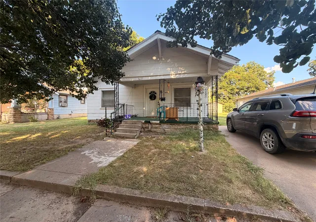 Photo 1 of Sale Pending at 625 N Griffin Ave, Okmulgee, OK 74447 | MLS# 2629411 | Listing updated on 2026-09-26