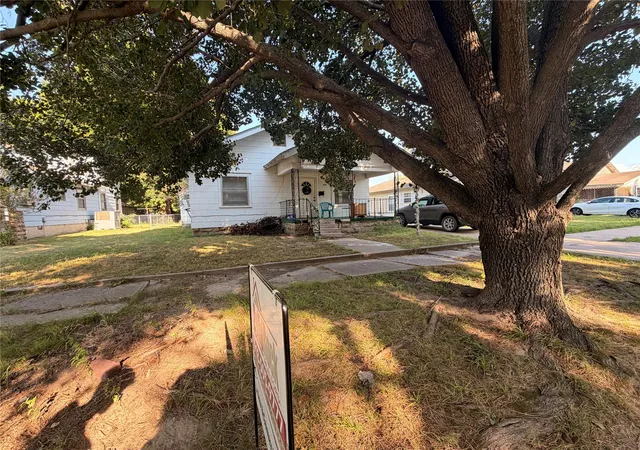 Photo 2 of Sale Pending at 625 N Griffin Ave, Okmulgee, OK 74447 | MLS# 2629411 | Listing updated on 2026-09-26