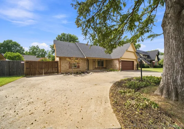 Photo 2 of Single family home for sale at 4672 S Norwood Ave, Tulsa, OK 74135 | MLS# 2629441 | Listing updated on 2026-08-20