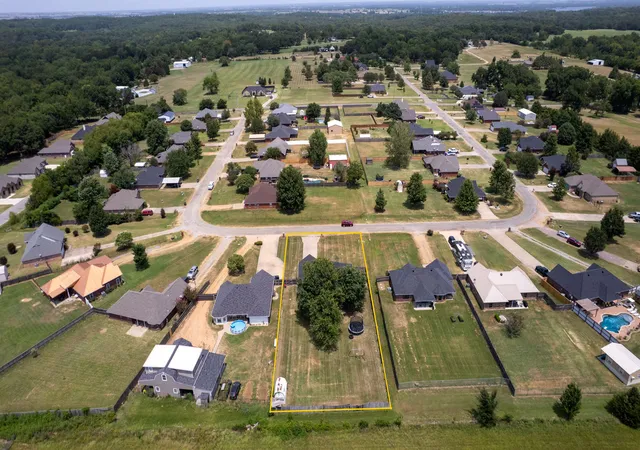 Photo 3 of Sale Pending at 183 Summit Cir, Durant, OK 74701 | MLS# 2629433 | Listing updated on 2026-08-25