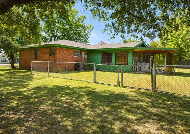 Photo 24 of Single family home for sale at 201 S Willis St, Kingston, OK 73439 | MLS# 2629333 | Listing updated on 2026-08-20