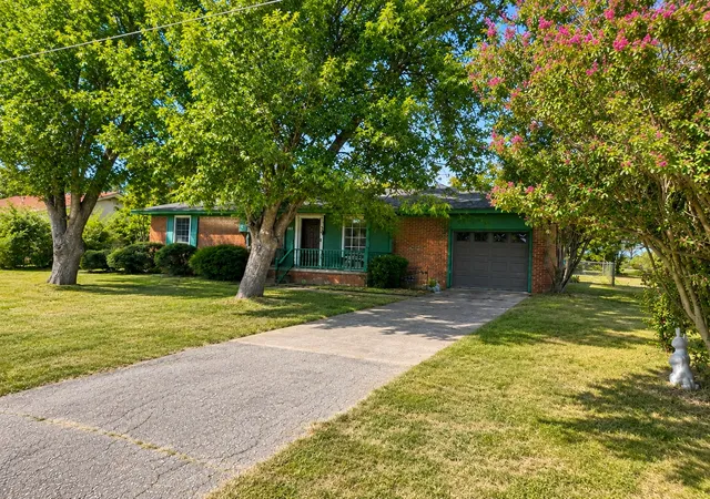 Photo 3 of Single family home for sale at 201 S Willis St, Kingston, OK 73439 | MLS# 2629333 | Listing updated on 2026-08-20