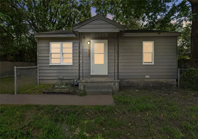 Photo 1 of Single family home for sale at 1821 W Archer St, Tulsa, OK 74127 | MLS# 2629490 | Listing updated on 2026-08-20