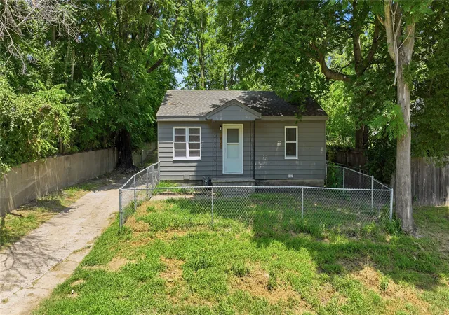 Photo 3 of Single family home for sale at 1821 W Archer St, Tulsa, OK 74127 | MLS# 2629490 | Listing updated on 2026-08-20