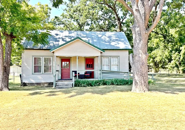 Photo 1 of Single family home for sale at 420 W Allen Rd, Tahlequah, OK 74464 | MLS# 2629505 | Listing updated on 2026-08-20