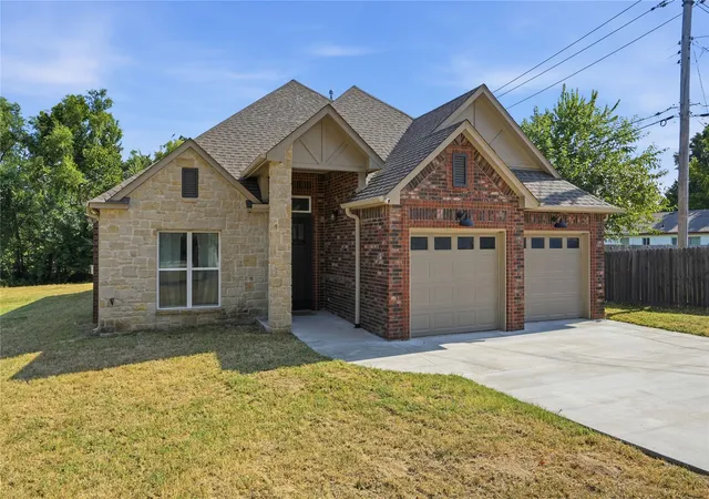 Photo 2 of Single family home for sale at 101 Woodview Ln, Sapulpa, OK 74066 | MLS# 2629512 | Listing updated on 2026-08-20