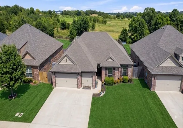 Photo 3 of Single family home for sale at 8409 N 77 Eastavenue, Owasso, OK 74055 | MLS# 2629375 | Listing updated on 2026-10-05