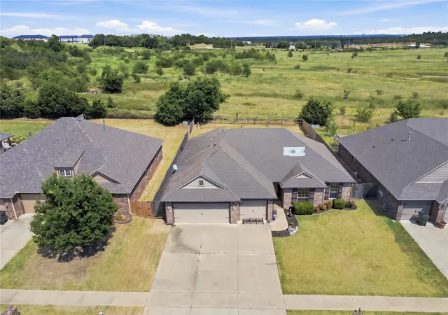 Photo 4 of Single family home for sale at 8409 N 77 Eastavenue, Owasso, OK 74055 | MLS# 2629375 | Listing updated on 2026-10-05