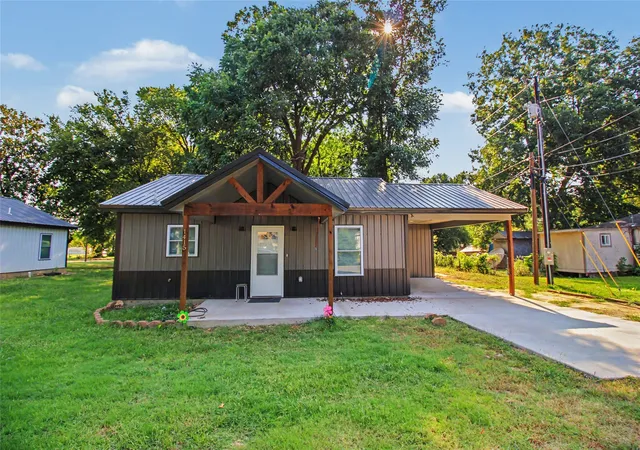 Photo 1 of Single family home for sale at 1415 S Locust Ave, Westville, OK 74965 | MLS# 2629577 | Listing updated on 2026-08-27