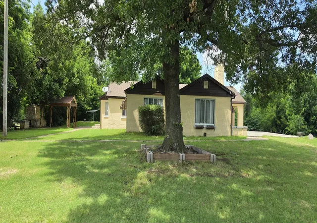 Photo 2 of Single family home for sale at 407 S Adams St N, Sallisaw, OK 74955 | MLS# 2629584 | Listing updated on 2026-08-27