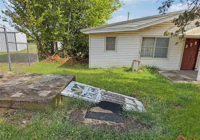 Photo 2 of Single family home for sale at 1408 W Choctaw St, Tahlequah, OK 74464 | MLS# 2629155 | Listing updated on 2026-08-20