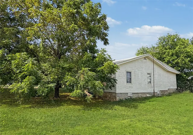 Photo 3 of Single family home for sale at 1408 W Choctaw St, Tahlequah, OK 74464 | MLS# 2629155 | Listing updated on 2026-08-20