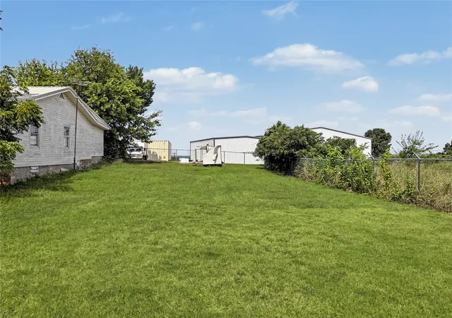 Photo 3 of Single family home for sale at 1408 W Choctaw St, Tahlequah, OK 74464 | MLS# 2629155 | Listing updated on 2026-09-28