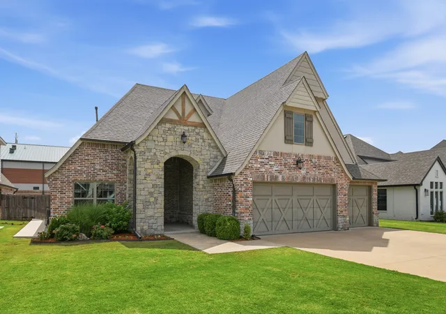 Photo 3 of Single family home for sale at 12045 S 68th Eastavenue, Bixby, OK 74008 | MLS# 2627933 | Listing updated on 2026-09-15