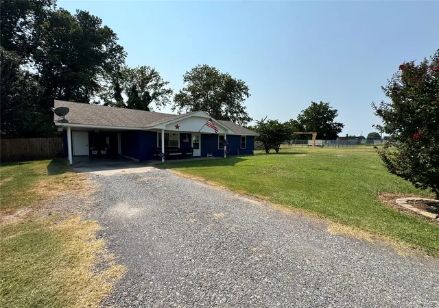Photo 3 of Single family home for sale at 601 Nw Railroad St, Fort Gibson, OK 74434 | MLS# 2629603 | Listing updated on 2026-09-22