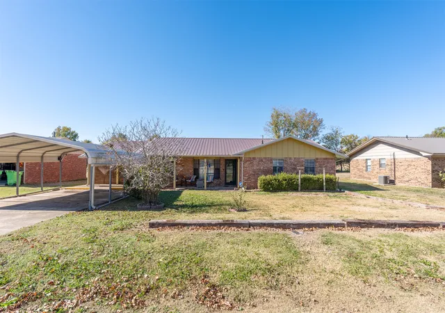 Photo 1 of Single family home for sale at 503 S 9 Street, Okemah, OK 74859 | MLS# 2629626 | Listing updated on 2026-10-07