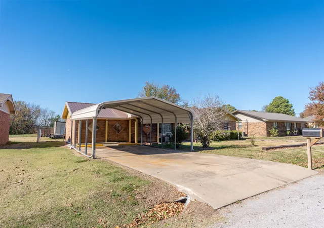Photo 2 of Single family home for sale at 503 S 9 Street, Okemah, OK 74859 | MLS# 2629626 | Listing updated on 2026-08-20