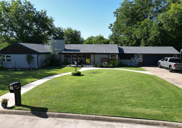 1st image of 1800 6th Avenue Sw, Ardmore, OK 73401 | MLS# 2629663