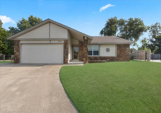 Photo 1 of Sale Pending at 12101 E 76th Place N, Owasso, OK 74055 | MLS# 2629673 | Listing updated on 2026-08-21