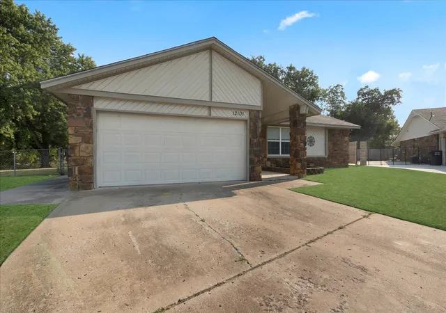 Photo 2 of Sale Pending at 12101 E 76th Place N, Owasso, OK 74055 | MLS# 2629673 | Listing updated on 2026-08-21
