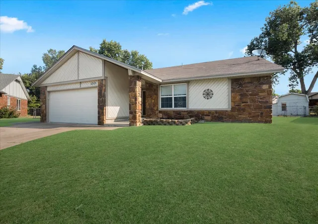 Photo 3 of Sale Pending at 12101 E 76th Place N, Owasso, OK 74055 | MLS# 2629673 | Listing updated on 2026-08-21