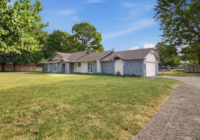 Photo 1 of Single family home for sale at 9319 S Highland Dr, Broken Arrow, OK 74014 | MLS# 2629516 | Listing updated on 2026-08-28