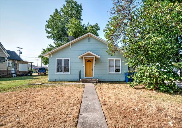 Photo 2 of Single family home for sale at 313 W Moses St, Cushing, OK 74023 | MLS# 2629539 | Listing updated on 2026-10-01