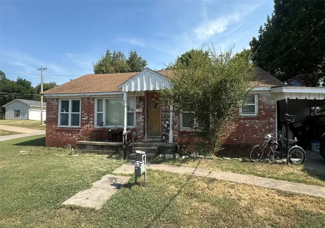 Photo 2 of Single family home for sale at 310 Adler Ave, Davis, OK 73030 | MLS# 2629518 | Listing updated on 2026-08-20