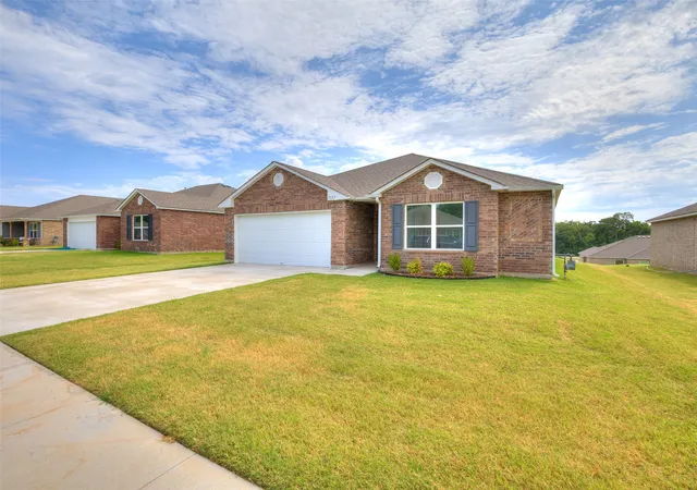 Photo 3 of Single family home for sale at 1612 E Ithaca St, Broken Arrow, OK 74012 | MLS# 2629710 | Listing updated on 2026-08-20