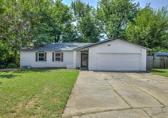 Photo 2 of Single family home for sale at 21424 E 32nd Place S, Broken Arrow, OK 74014 | MLS# 2629631 | Listing updated on 2026-10-08