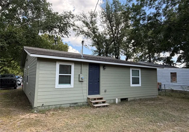 Photo 3 of Single family home for sale at 2033 N 15th Street, Mc Alester, OK 74501 | MLS# 2629738 | Listing updated on 2026-08-20