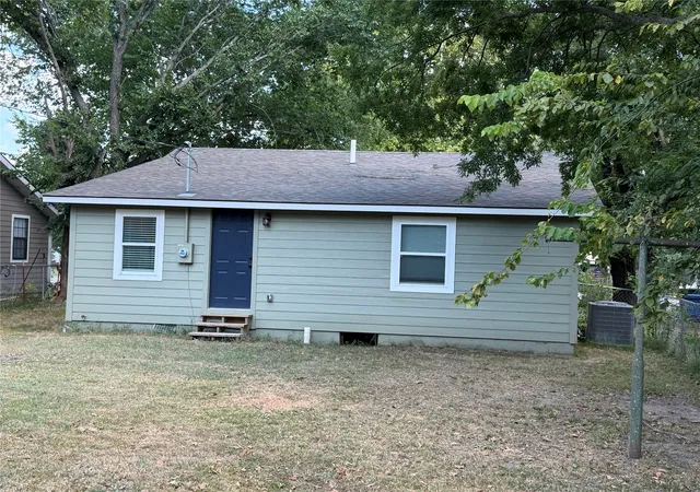 Photo 4 of Single family home for sale at 2033 N 15th Street, Mc Alester, OK 74501 | MLS# 2629738 | Listing updated on 2026-08-20
