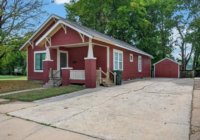 Photo 2 of Single family home for sale at 226 N G St, Muskogee, OK 74403 | MLS# 2629701 | Listing updated on 2026-08-22