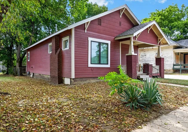 Photo 3 of Sale Pending at 226 N G St, Muskogee, OK 74403 | MLS# 2629701 | Listing updated on 2026-09-22