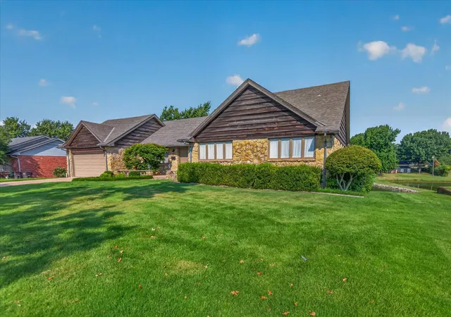 Photo 2 of Sale Pending at 1035 Grandview, Bartlesville, OK 74006 | MLS# 2629759 | Listing updated on 2026-08-21