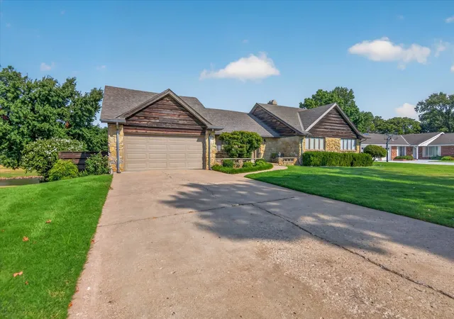 Photo 3 of Sale Pending at 1035 Grandview, Bartlesville, OK 74006 | MLS# 2629759 | Listing updated on 2026-08-21
