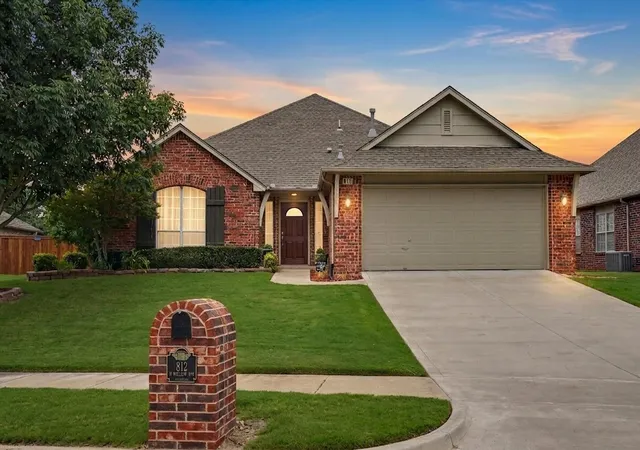 Photo 1 of Sale Pending at 812 N Willow Ave, Broken Arrow, OK 74012 | MLS# 2629772 | Listing updated on 2026-08-26