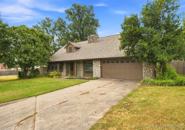 Photo 3 of Sale Pending at 2509 Debby Jane Ln, Muskogee, OK 74403 | MLS# 2629648 | Listing updated on 2026-08-20