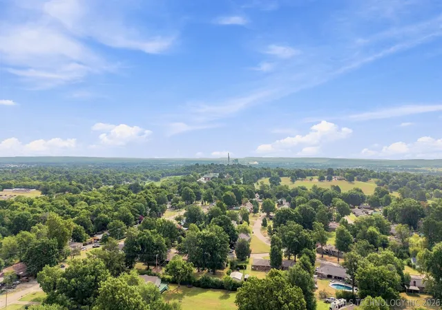 Photo 3 of Sale Pending at 2509 Debby Jane Ln, Muskogee, OK 74403 | MLS# 2629648 | Listing updated on 2026-09-27