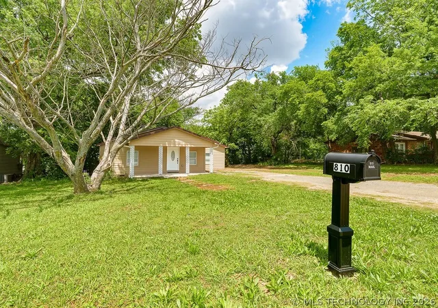 Photo 3 of Single family home for sale at 810 West 2nd, Ada, OK 74820 | MLS# 2629814 | Listing updated on 2026-08-20