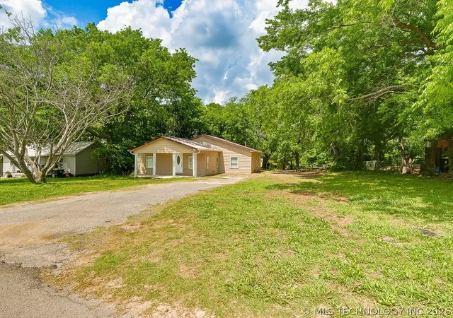 Photo 4 of Single family home for sale at 810 West 2nd, Ada, OK 74820 | MLS# 2629814 | Listing updated on 2026-08-20