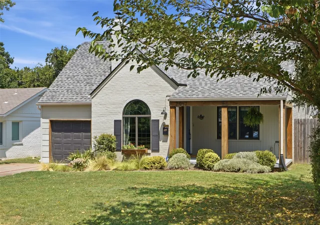 Single family home for sale at 2507 E 17th Place, Tulsa, OK 74104 | MLS# 2629629