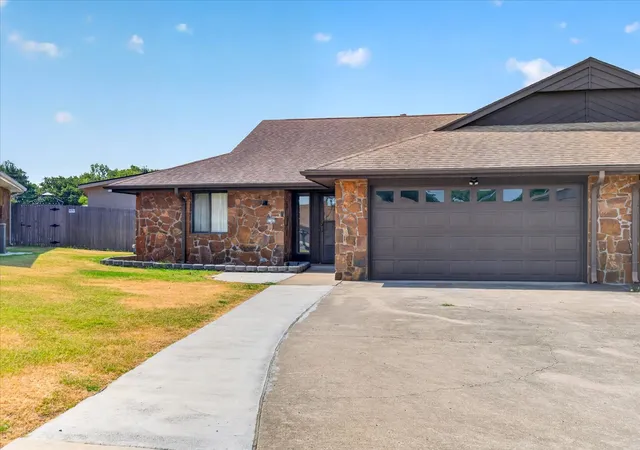 Photo 2 of Sale Pending at 6703 Abbey Rd, Bartlesville, OK 74006 | MLS# 2629526 | Listing updated on 2026-08-25