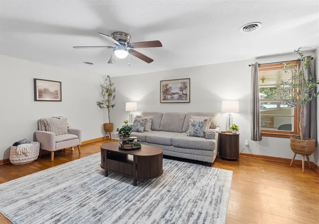 Photo 3 of Single family home for sale at 1415 Holt St, Ardmore, OK 73401 | MLS# 2629867 | Listing updated on 2026-08-20